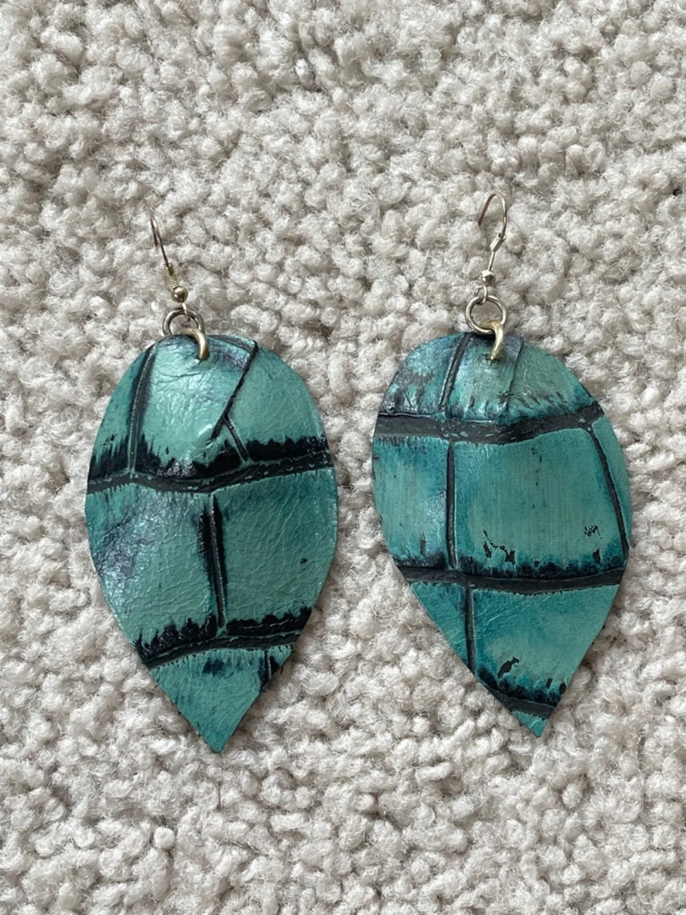 Boutique Turquoise Teal Western Boho Faux Leather Suede Shell Drop Earrings
